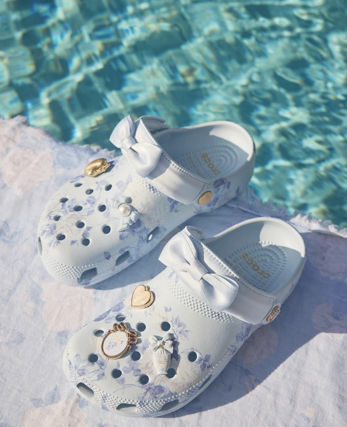 I love when brands create pieces that are both stylish and practical. The Love Shack Fancy x Crocs collection definitely understood the assignment.

#ShoppingWithPriiincesss #LoveShackFancy #CrocsStyle #MomLifeStyle #FashionFinds #DailyFashionInspo #ComfortableFashion #MomStyle #CuteStyle #ShoppingMoments #AtlantaMom #Atlantablogger #Atlantabloggers #AtlantaCreator #Atlantacontentcreators #Atlantacontentcreator#LTKspringtrends #LTKspring

#LTKSeasonal