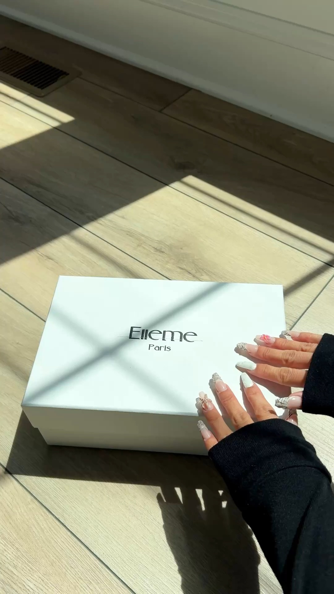Unbox my beautiful new @Elleme bag with me🤭👏🏼 the silver and white?! So perfect.

#LTKootd #LTKSeasonal