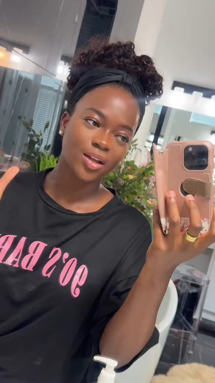 This setting spray is absolutely insane… look how good it makes my skin look.



One Size Powder Melt Setting Spray, viral setting spray that melts powder and makes makeup look like skin with an airbrushed, flawless base.
 

 #LTKBeauty