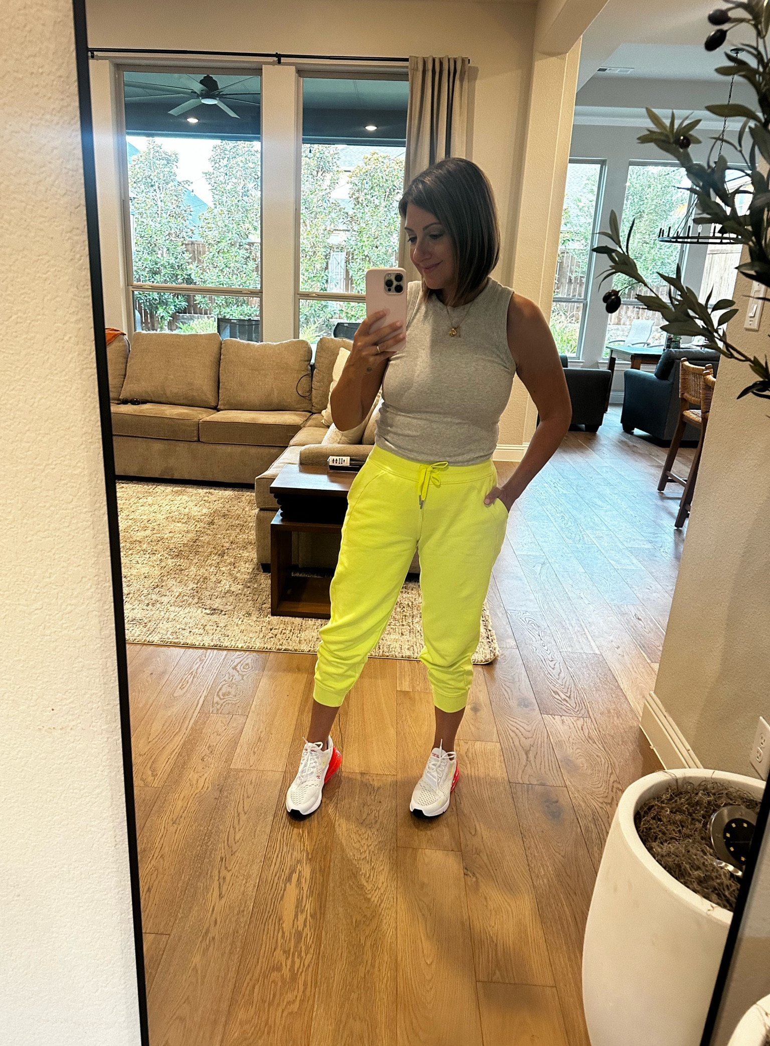 OOTD inspired by #alexis.belbel 

Lululemon Joggers size 4, first pair and I looooove them! 

This Abercrombie tank is bomb! A must have in your closet 



#LTKunder100 #LTKfitness #LTKBacktoSchool