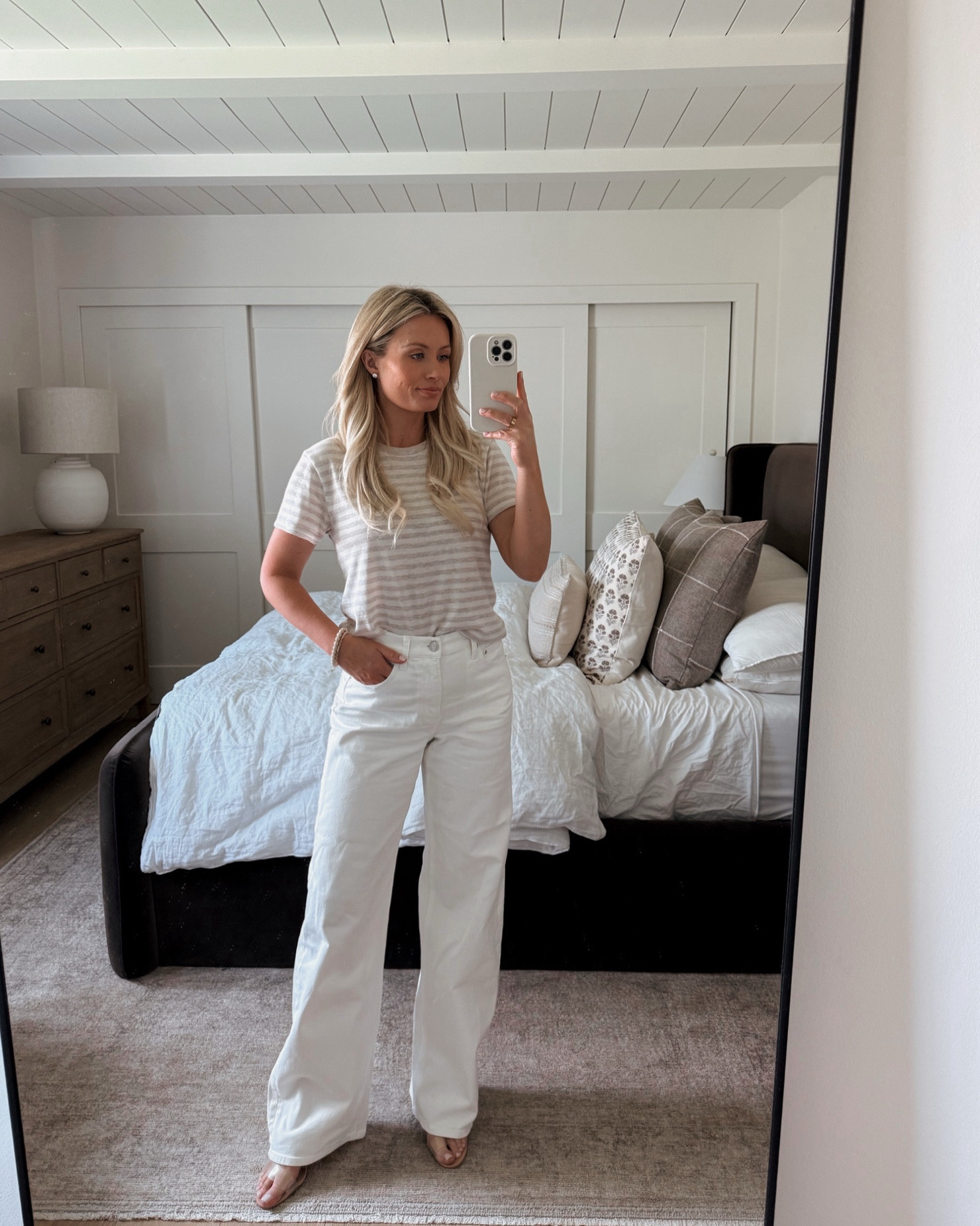 Found the cutest jeans and tee combo! 
Shirt: small
Jeans: 24 - run a little big 


#LTKSeasonal #LTKSaleAlert