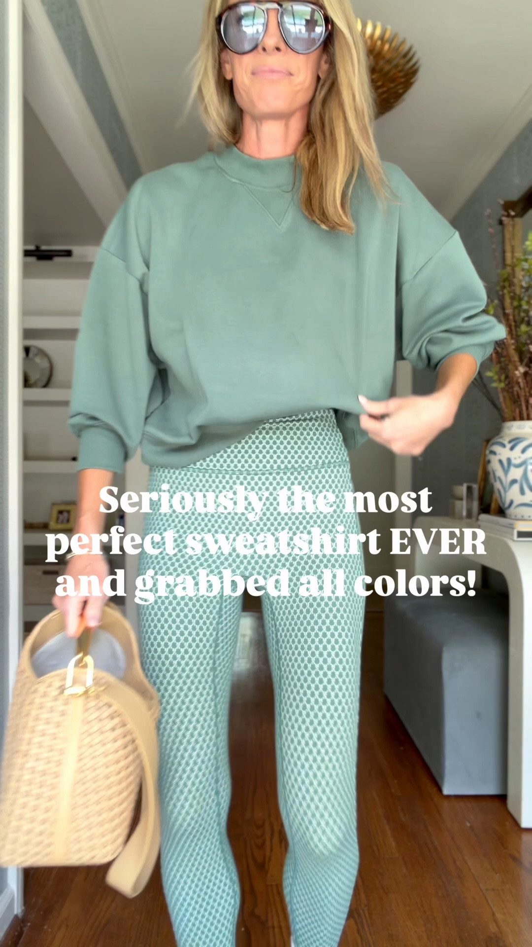 M sweatshirt! Small
Leggings!!