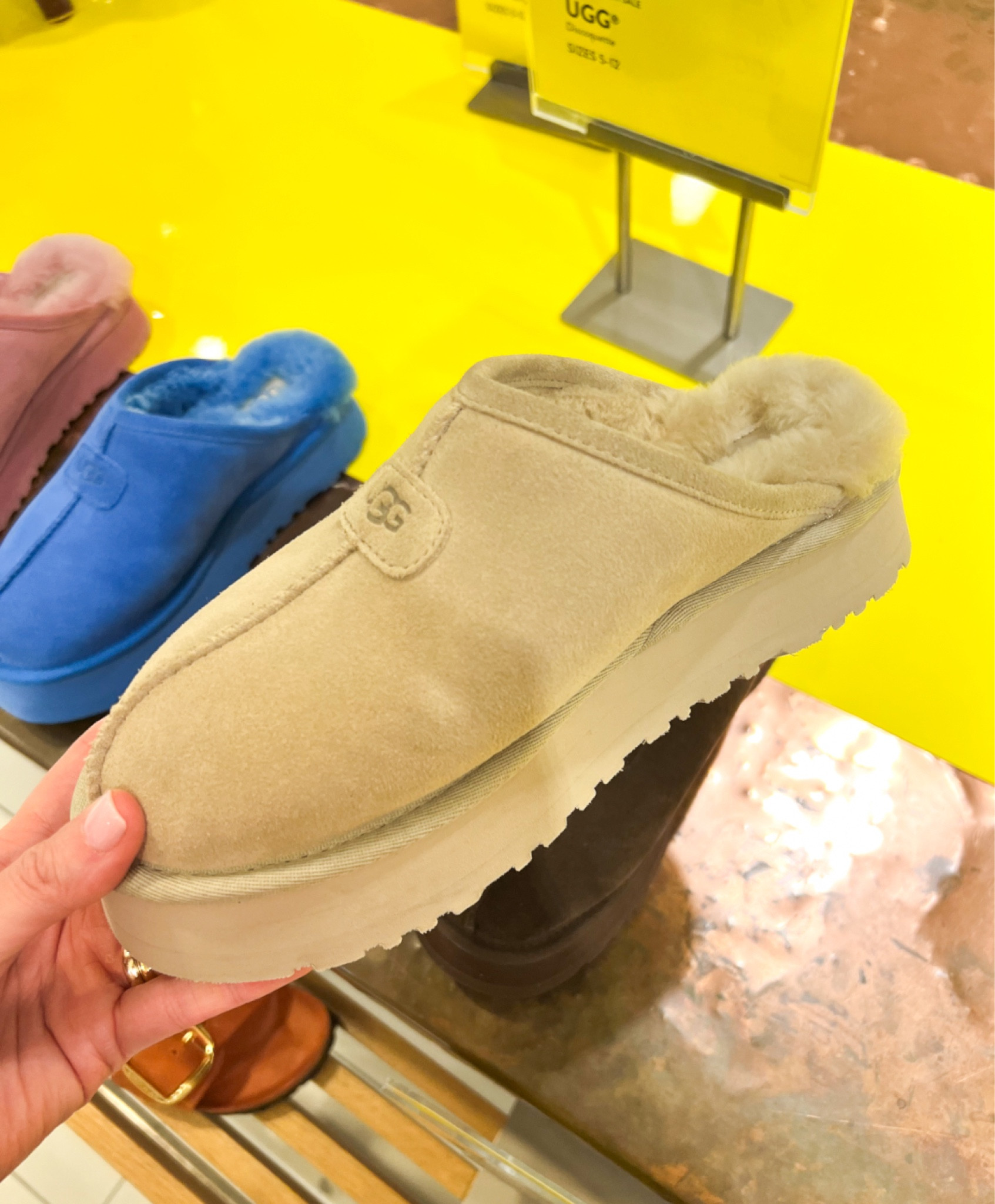 Ugg Nsale  

#LTKsalealert #LTKover40 #LTKshoecrush