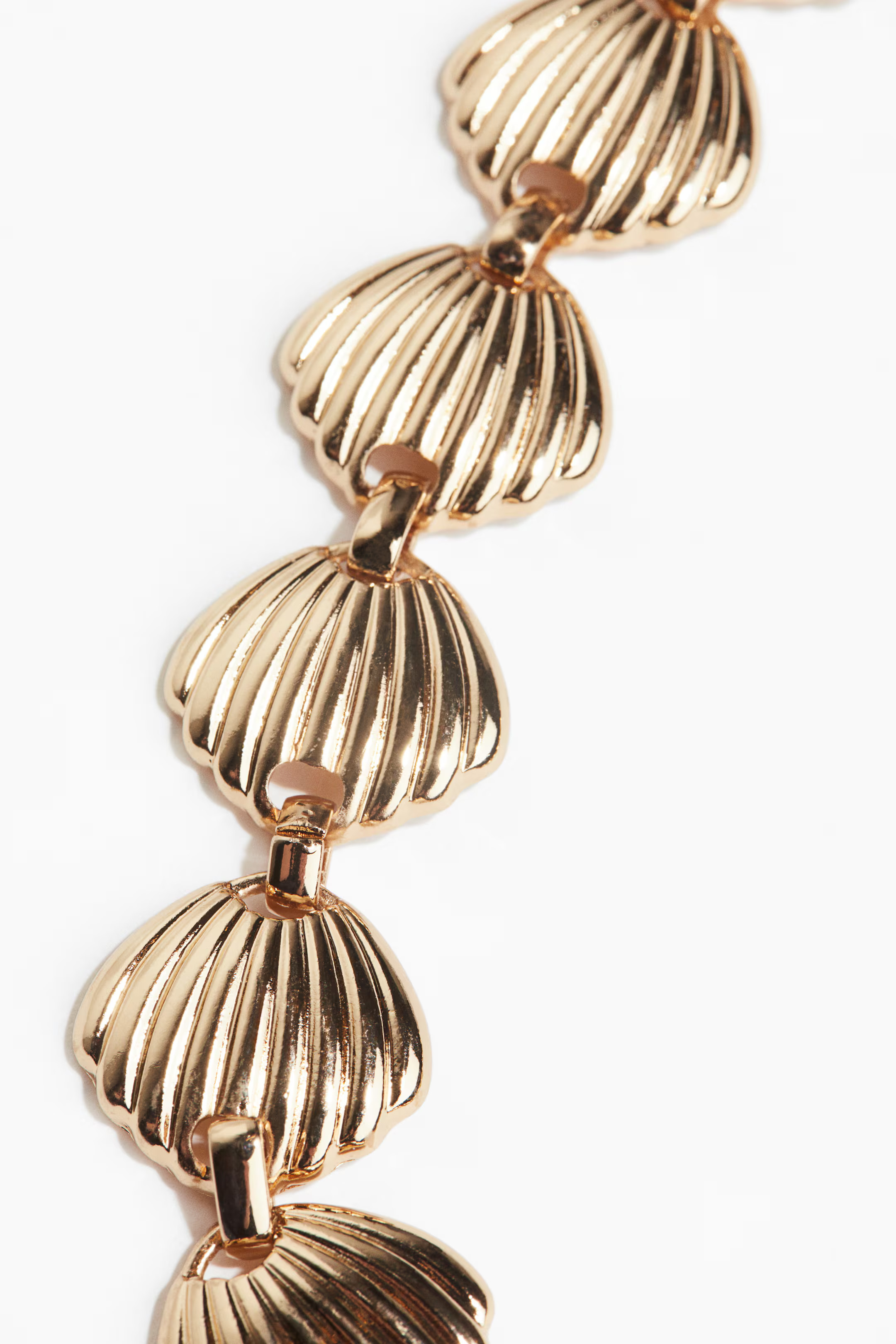 Seashell-link necklace - Gold-coloured - Ladies | H&M GB | H&M (UK, MY, IN, SG, PH, TW, HK)