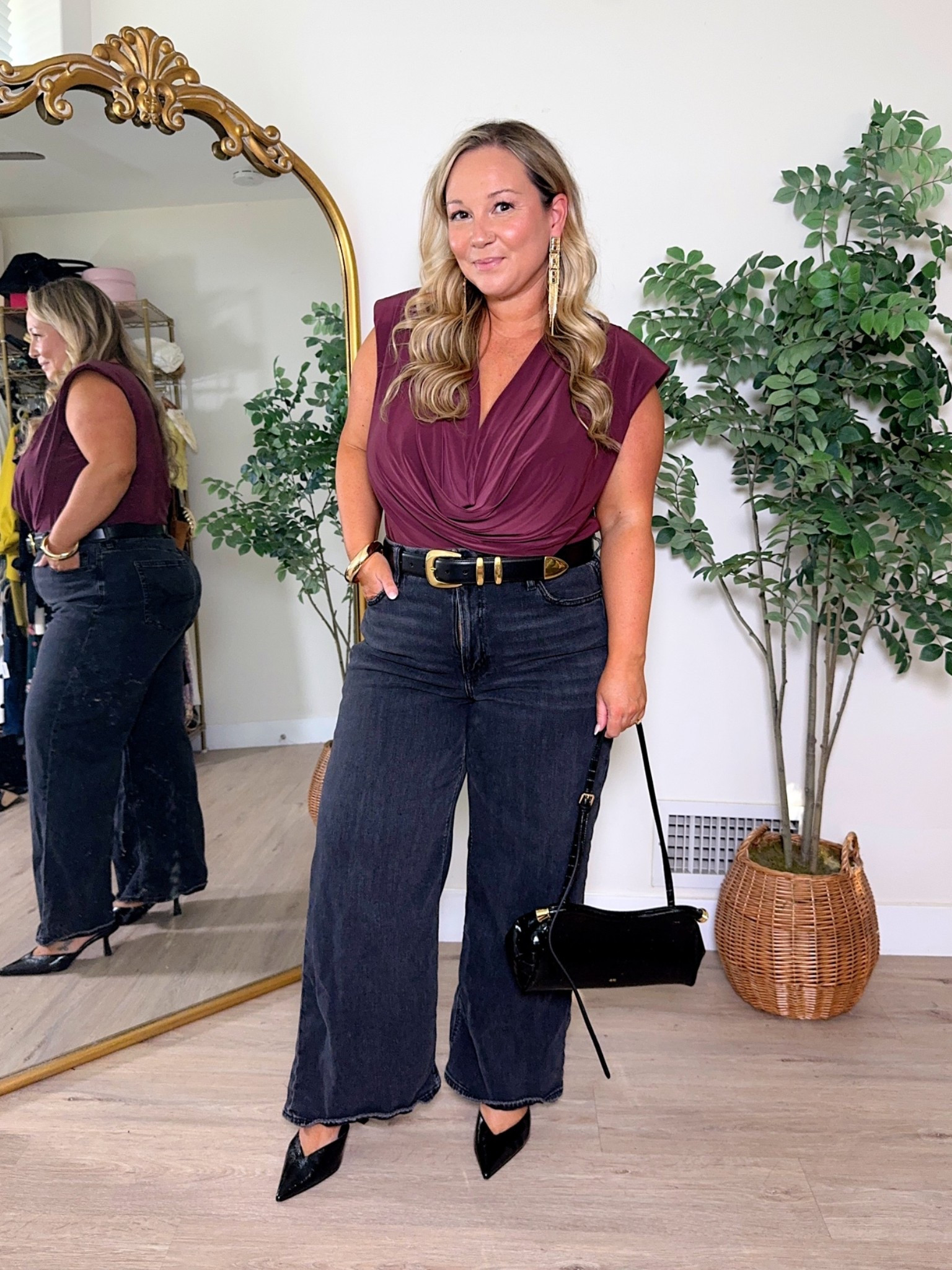 @Aritzia top size LARGE 
@American Eagle Outfitters jeans size 14 SHORT 

Fall style, fall outfit, jeans, wide leg jeans, denim, petite style, midsize fashion, date night outfit, Artizia, American Eagle, NYFW

#LTKMidsize #LTKPetite #LTKOver40