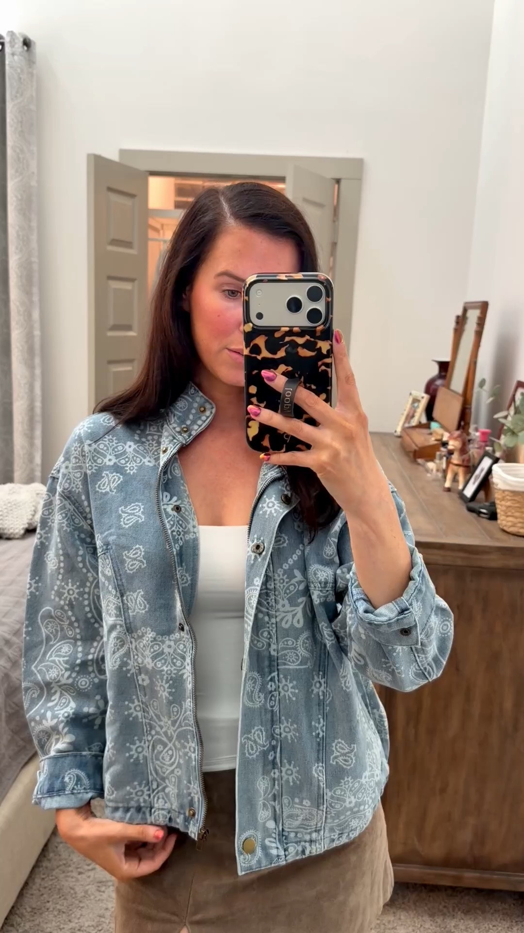 Amazon jacket // denim jacket // under $50 // fall outfits // fall jackets // white cami // Amazon finds // fall ootd