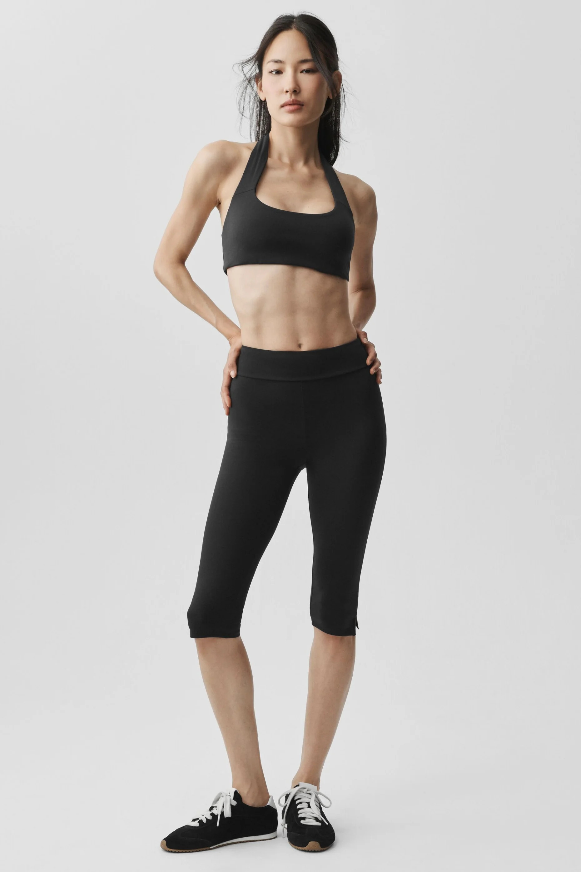 ALO Softsculpt Shoreline Capri Pants in Black, Size: 2XS | Alo Yoga (US)