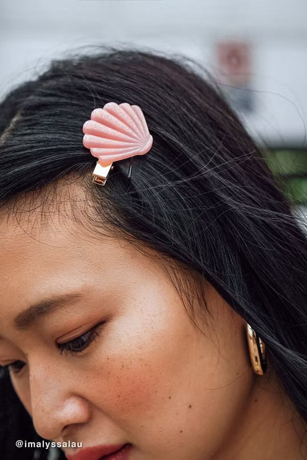 Totally Beachin’ Shell Hair Clip Set | Urban Outfitters (US and RoW)