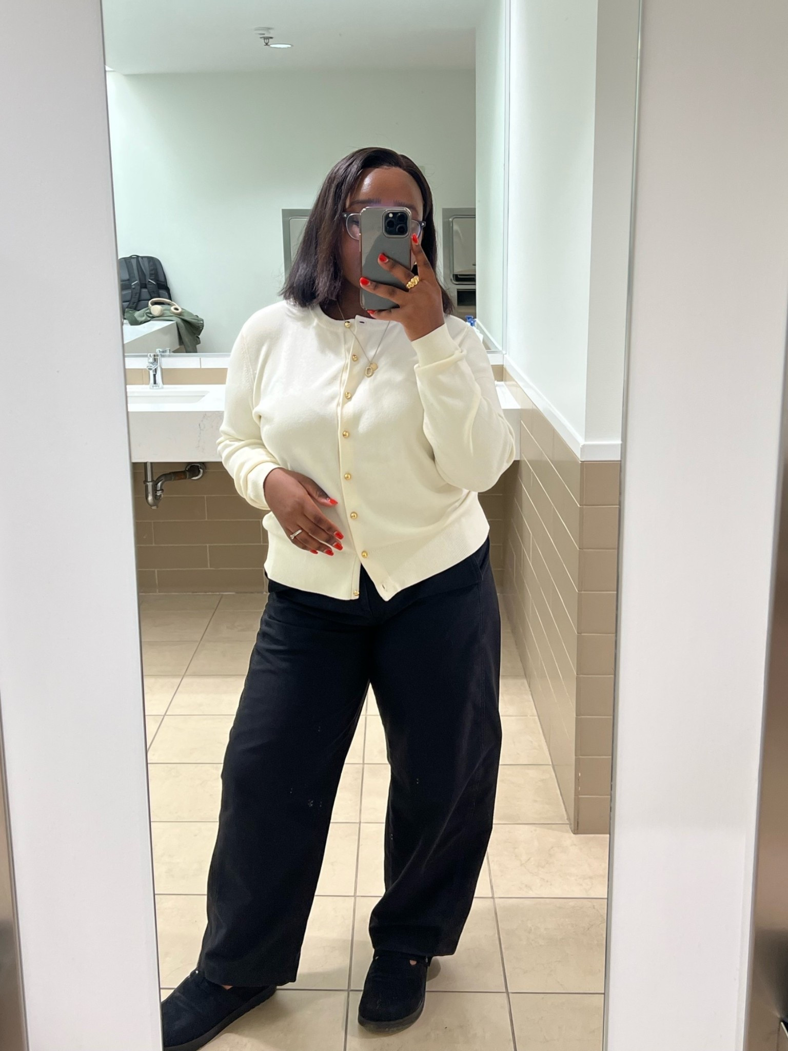 Uniqlo bottoms have been having a moment in my closet. I’m genuinely in love with these barrel cargo pants.

#LTKmidsize #LTKworkwear #LTKmodest