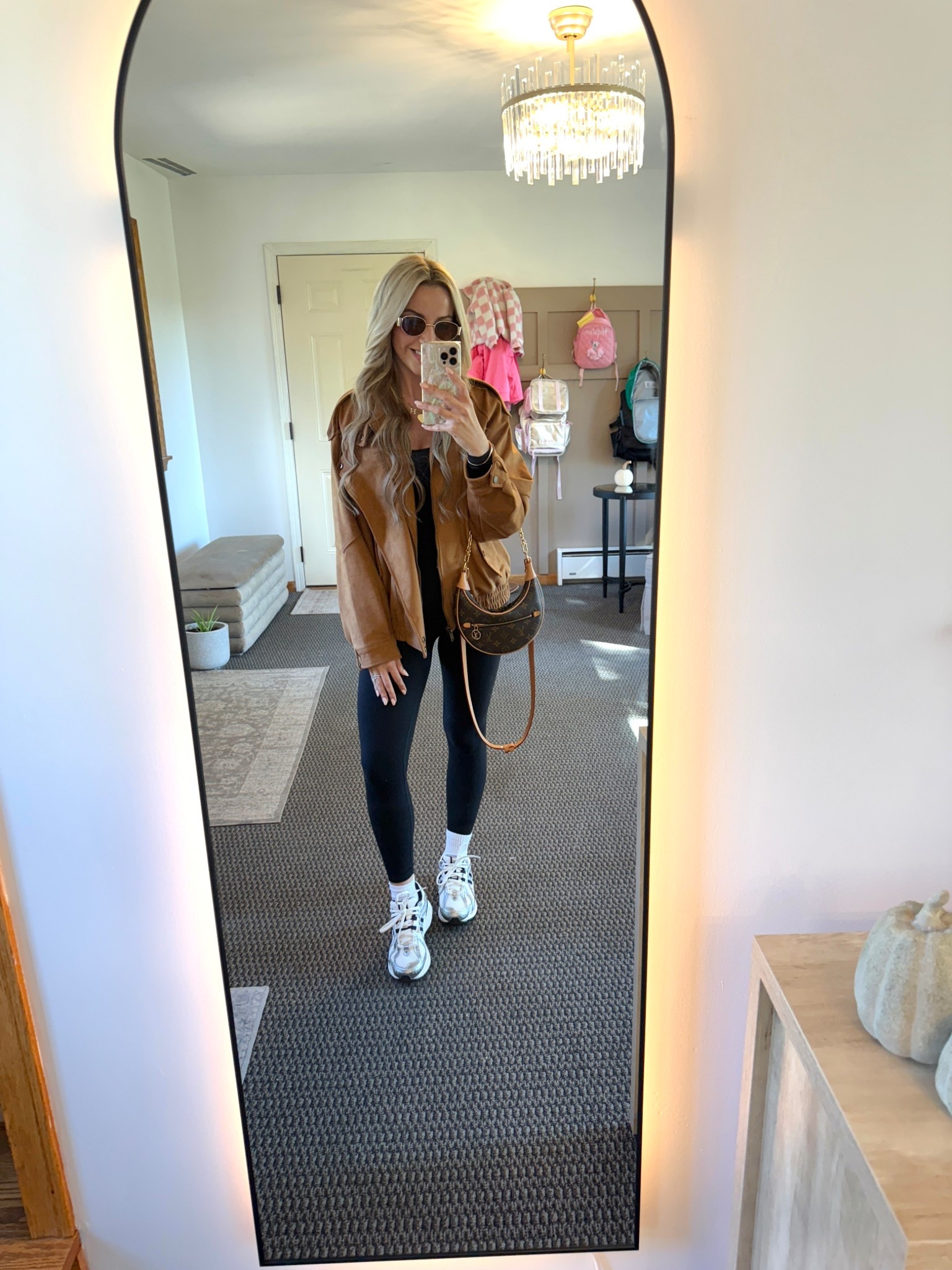 Jacket (sized up to M, definitely could’ve done S)
Leggings (4)
Top (XS)


Fall ootd outfit Inspo brown suede bomber jacket ribbed leggings ribbed scoop neck long sleeve new balance metallic sneakers Amazon sunglasses crossbody 

#LTKSaleAlert #LTKActive #LTKStyleTip