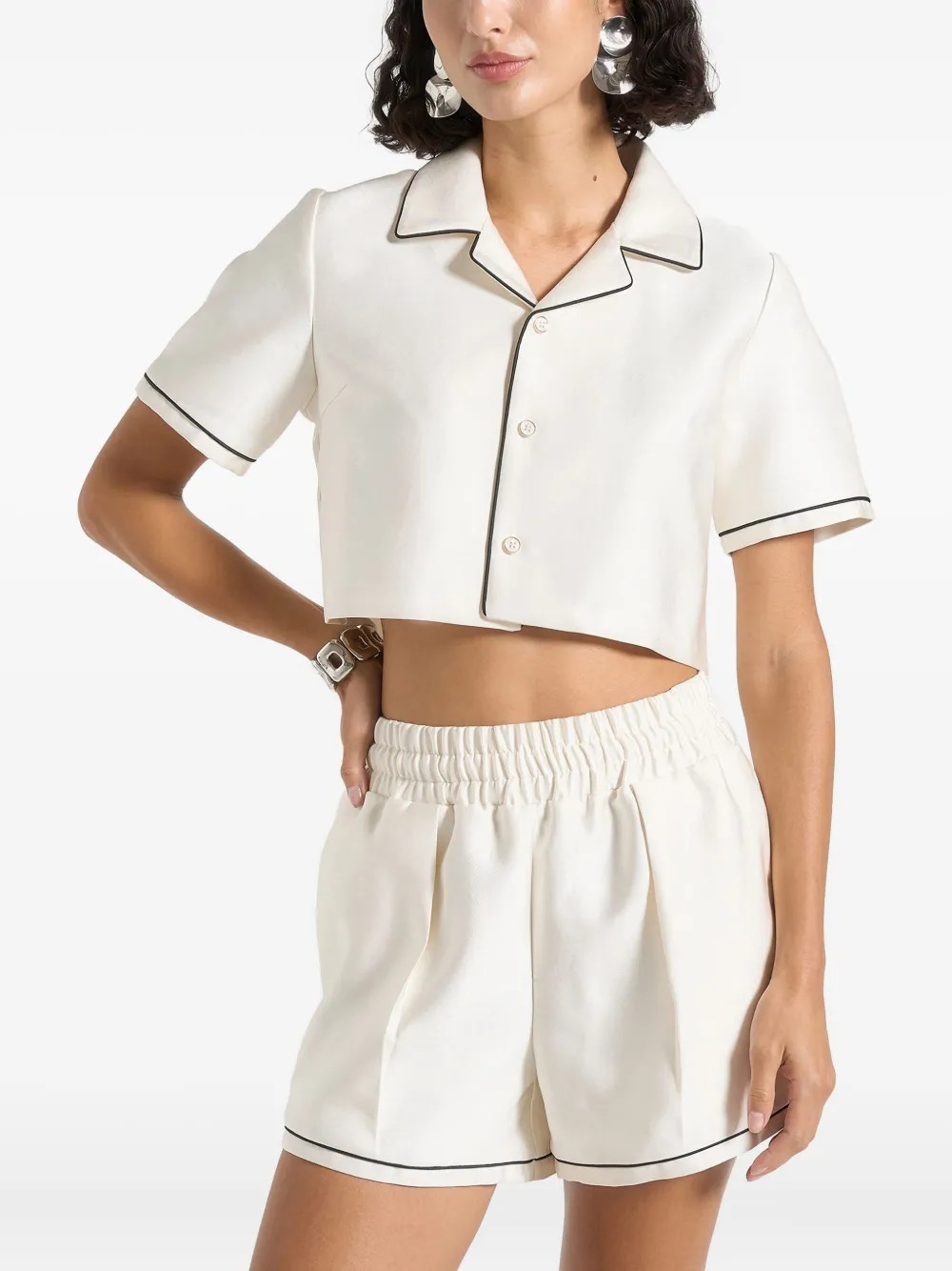 Manière De VoirMaude satin piping-detail off white crop shirt | Farfetch Global