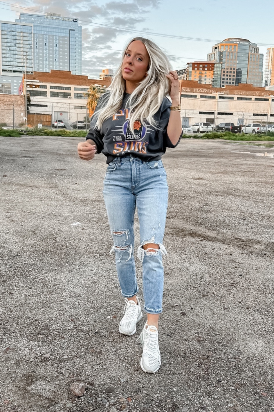 Wearing size xs in sweatshirt  