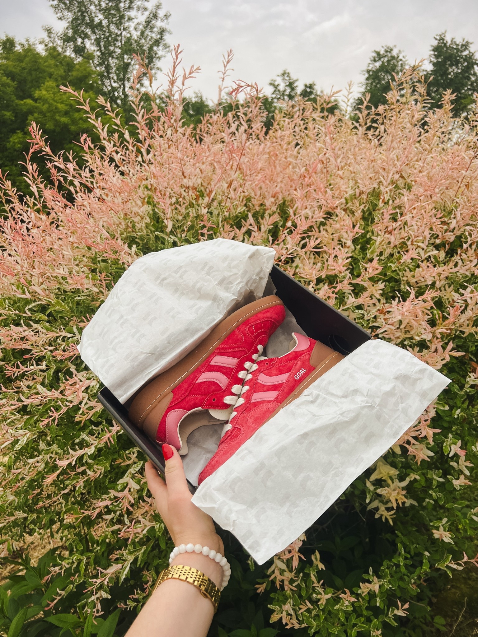 New COOLWAY in Goal Red Love ♥️🎀

loving them so far! fits true to size I wear US size 9 and I got a W9/M6

#Coolway
#CoolwayGoal
#RedShoes
#PinkShoes
#Sambas


#LTKShoeCrush #LTKStyleTip #LTKSummerEdit