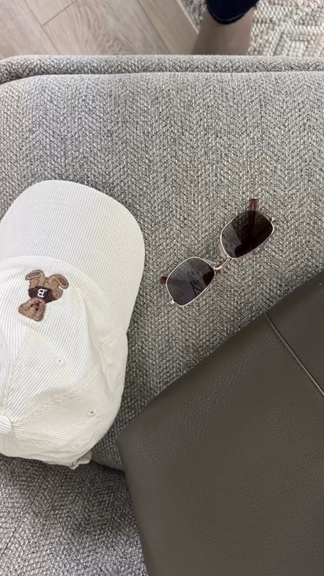 New series ✨Episode 1
Let’s recreate this outfit in a modest way 🤍
Same vibe, same style — just styled to feel comfortable & confident.
Which outfit should I recreate next? 👀
Save this for outfit inspo & follow for more modest recreations 🎞️

سلسلة جديدة ✨
خلّينا نعيد تنسيق هاللوك بطريقة محتشمة 🤍 نفس الستايل، نفس الإحساس — بس بلمسة مريحة وأنيقة.
أي لوك بتحبوا أعيد تنسيقه الجاي؟ 👀
احفظوا الريل واستنوا المزيد 😉

#outfitrecreation #styleinspo #fashionreels 
#تنسيق_ملابس #ستايل_محتشم