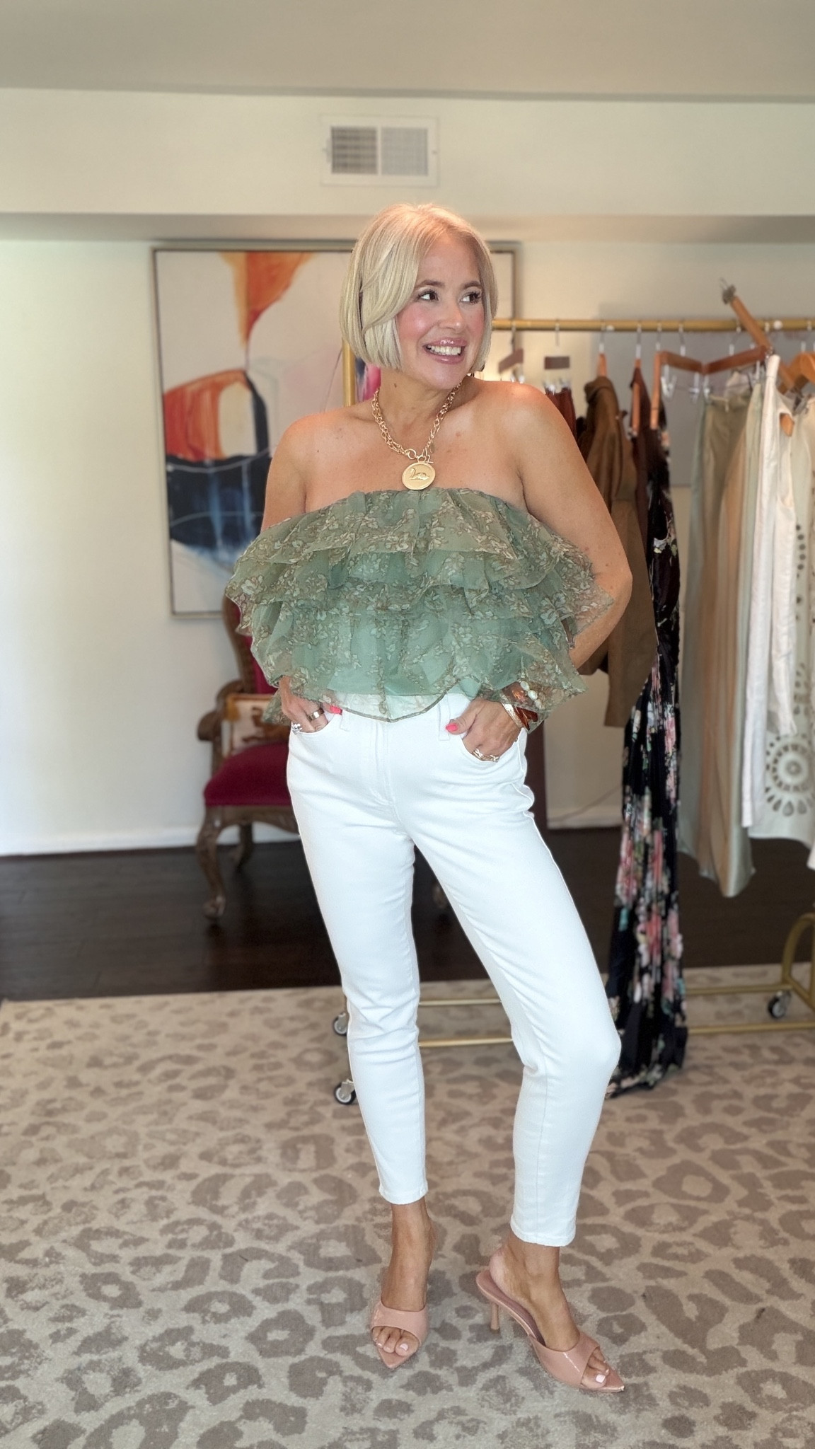 How fun is this tool paired with white skinny ankle jeans  

#LTKstorytime #LTKgrwm #LTKOver40