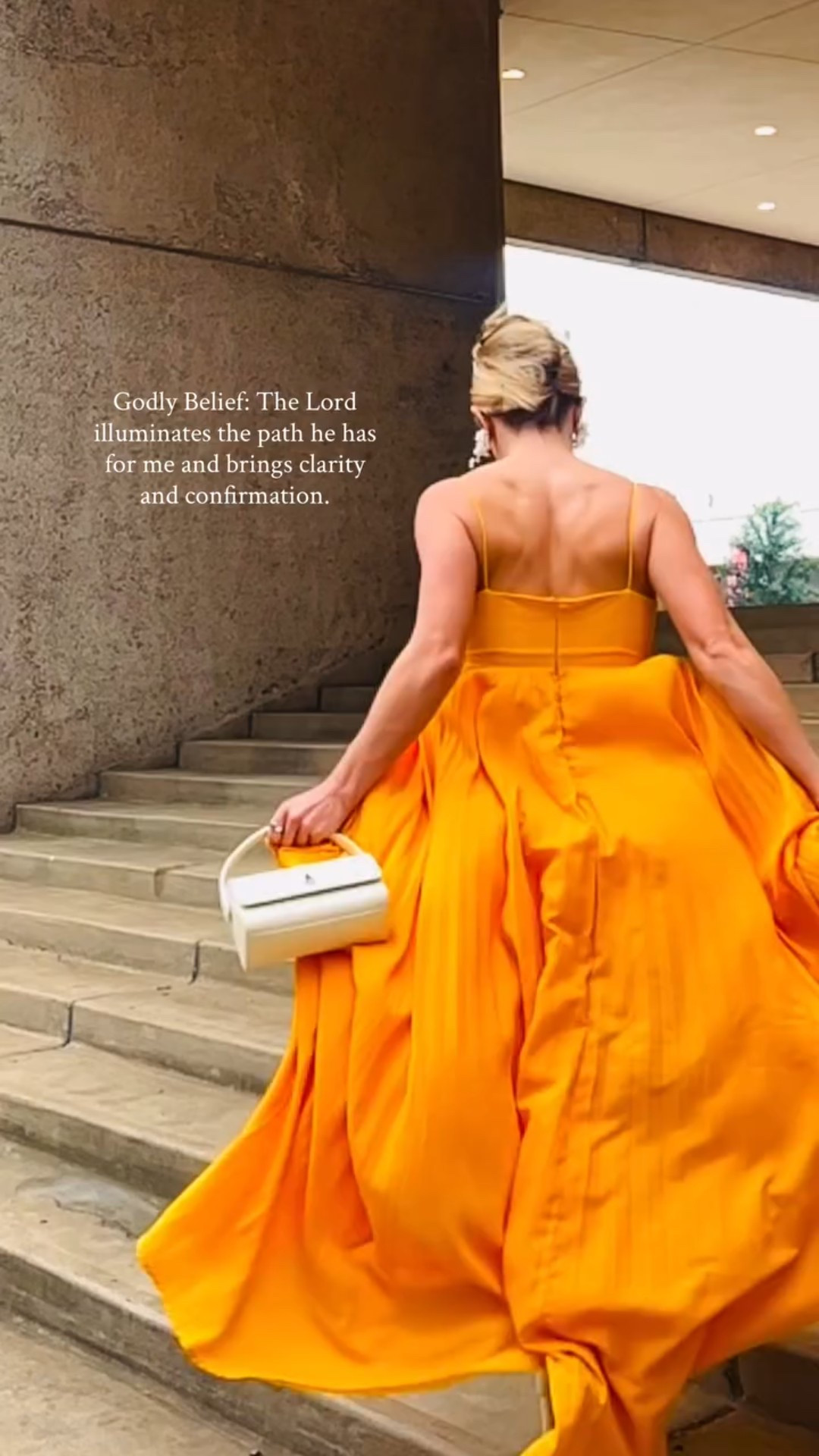 The Lord illuminates the path he has for me and brings clarity and confirmation ✨☀️

Dress: @jc_obando 
Location: @alleytheatre
Purse: @verafied_official 

#godlybelief #houstonblogger #cinematicvideo #storybookstyle downtownhouston