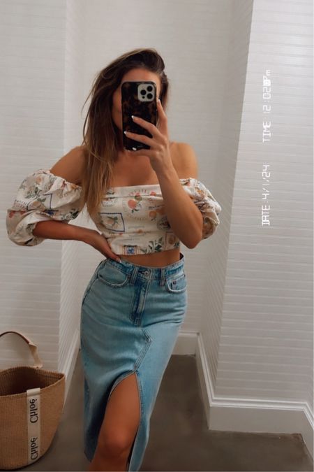 Abercrombie denim skirt in xs
Off the shoulder linen top xs


#LTKSeasonal #LTKtravel #LTKFestival