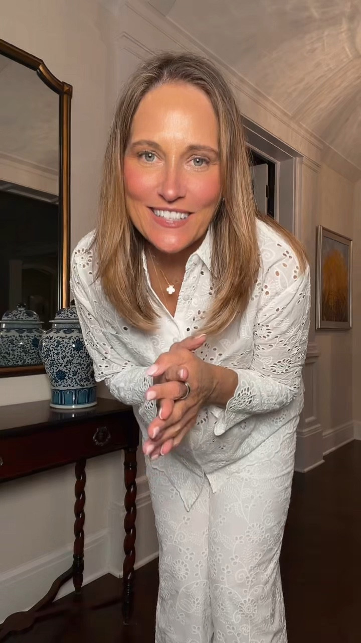 Thank you so much @cellajaneblog for sharing your beautiful pieces! 



#LTKOver40 #LTKootd #LTKSeasonal