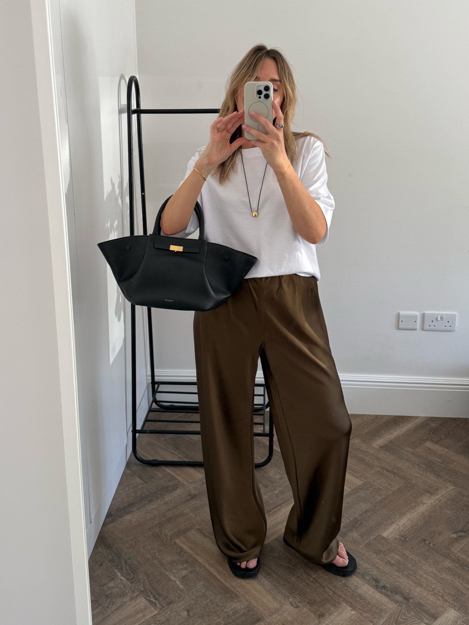 Everyday style
Satin trousers
Silk trousers
Simple styling
Stylist tips

#LTKeurope #LTKuk #LTKsummer