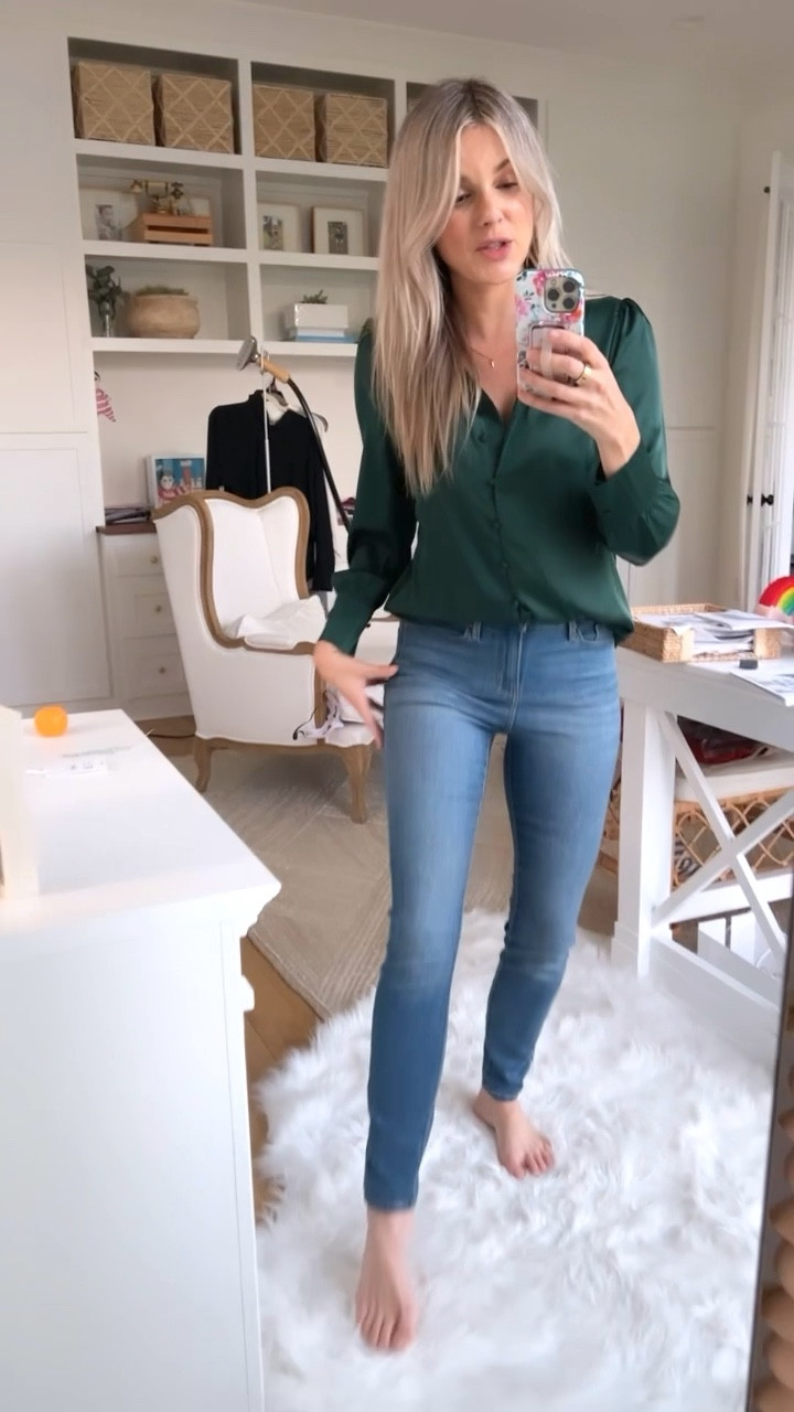 Walmart Black Friday deals start today! And these jeans are on deal for only $10! Seriously! Levi’s jeans for just $10. I love the wash and they are super stretchy and fit like a glove! And the top I’m wearing is on sale for $22. I love the holiday green color and the cut of it is absolutely beautiful. Both are linked below along with some other early Black Friday deals that I think are so so so good!

@walmart #WalmartPartner  #IYWYK #WalmartFinds #EarlyBlackFriday #BlackFriday 