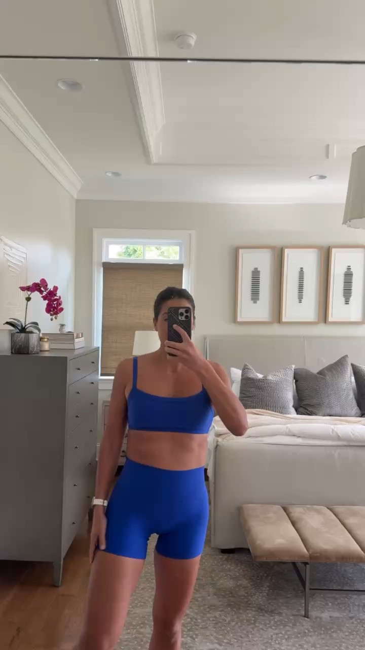 Can’t leave the house without my garmin!

Aritzia, Aritzia ablaze, ablaze blue, ablaze line, Aritzia activewear, Aritzia gym clothes, gym outfit inspo, gracewhitefit, Grace white

#LTKootd #LTKmomlife #LTKfitnessgoals