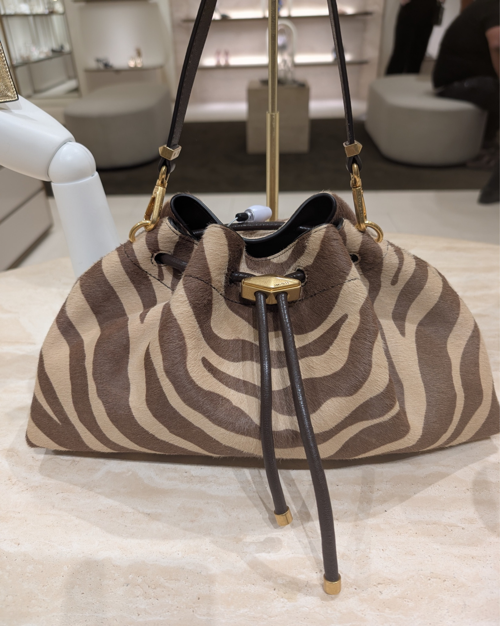 Jimmy Choo keeps snatching my heart and my coins 😅👜👠

Soft life, styled right ✨

#JimmyChoo #DesignerStyle #LuxuryAccessories #fashioninfluencer #atlfashioninfluencer #fashioninspo #luxelife #imtashamack

#LTKOver40 #LTKItBag #LTKShoeCrush