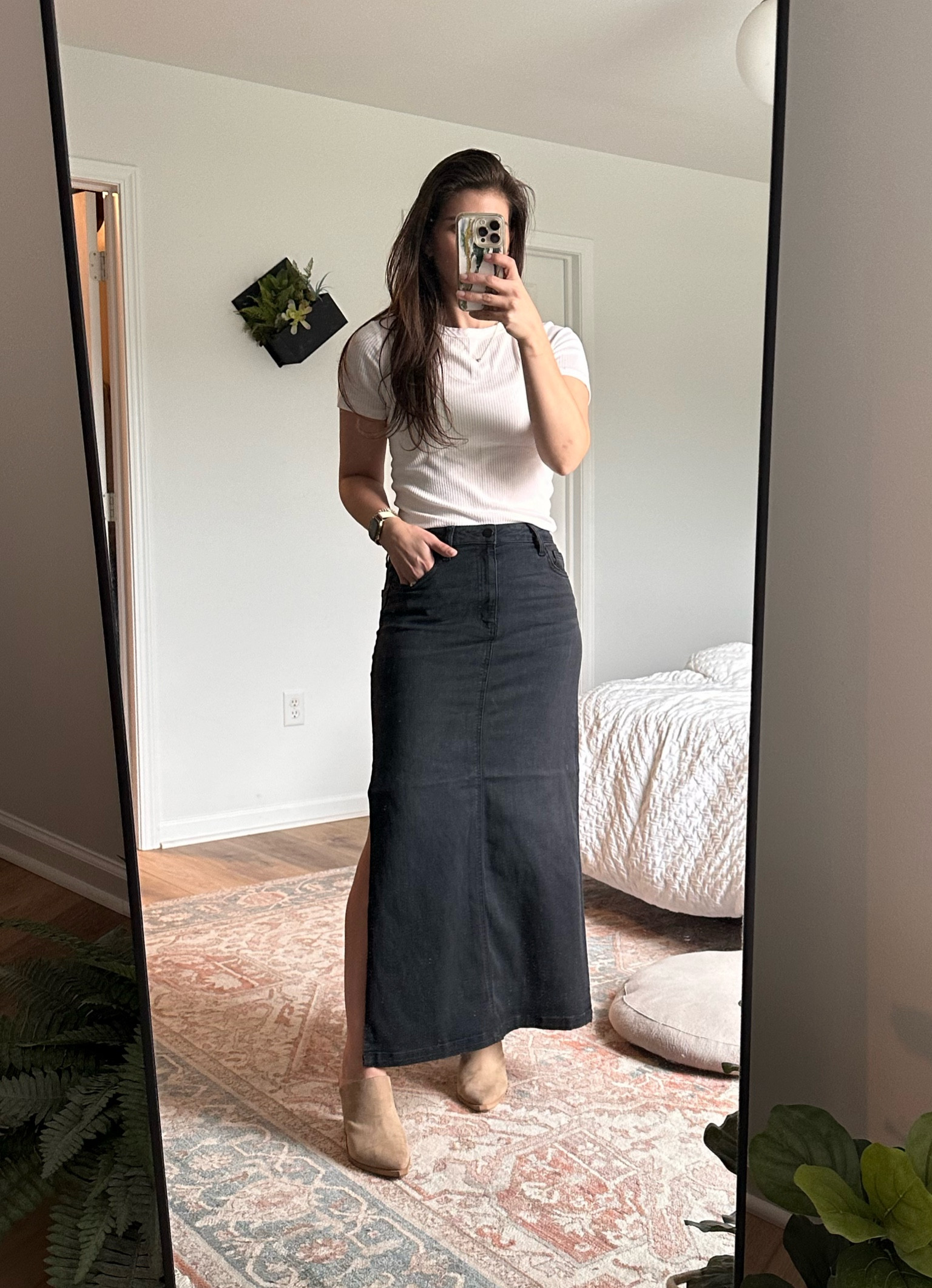 Simple & chic black jean skirtt

#LTKfindsunder100 #LTKstyletip #LTKSeasonal