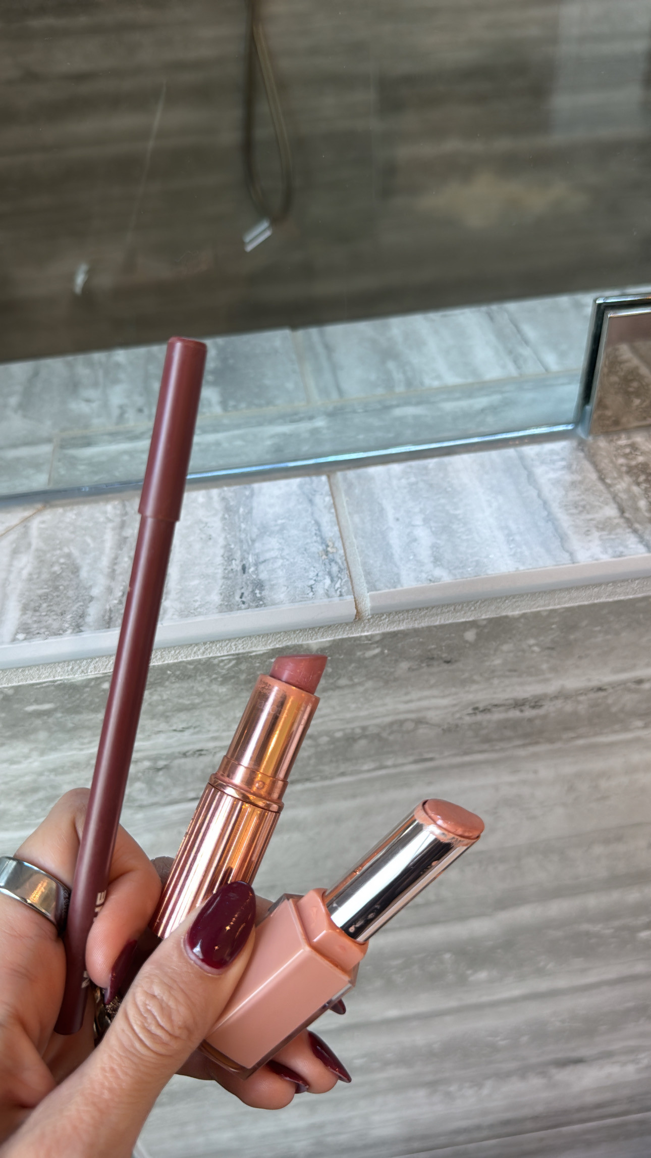today's lip combo! 💋

shades:
liner- sugar pair
lipstick- pillow talk fair
gloss balm- birthday suit

#sponsored @ultabeauty 

 