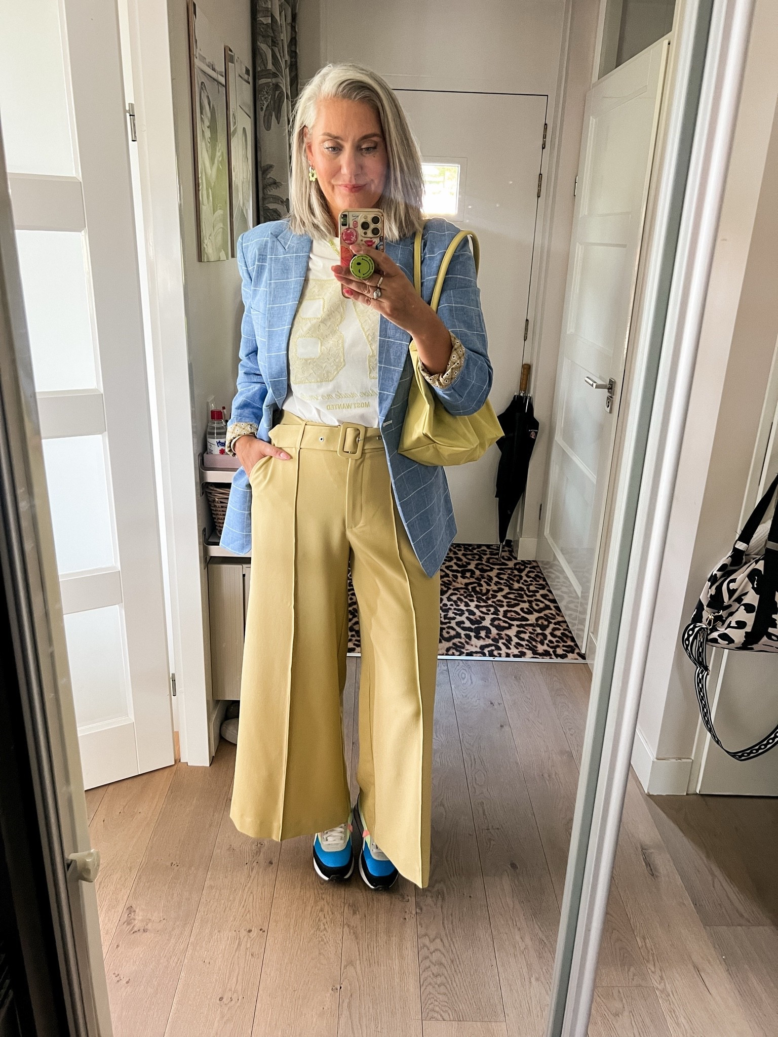 OOTD - Zaterdag. T-shirt met print in pistache groen kant (https://most-wanted-nl.mtpc.se/6441682 maat M) op een lime groene wijde culotte broek (https://ms-mode-nl.mtpc.se/6409919 mt 42). De blazer is op maat gemaakt door Sumissura. Lime groene Longchamp tas en gekleurd Puma sneakers.

#LTKnederlands #LTKeurope #LTKmidsize