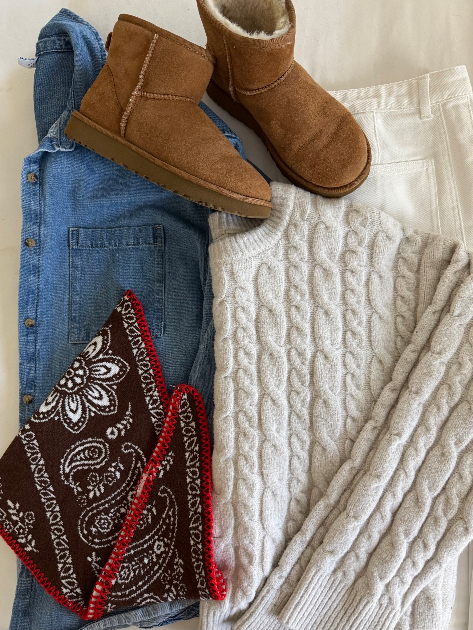 Comfy casual ootd 👖🧣✨👢

#LTKootd