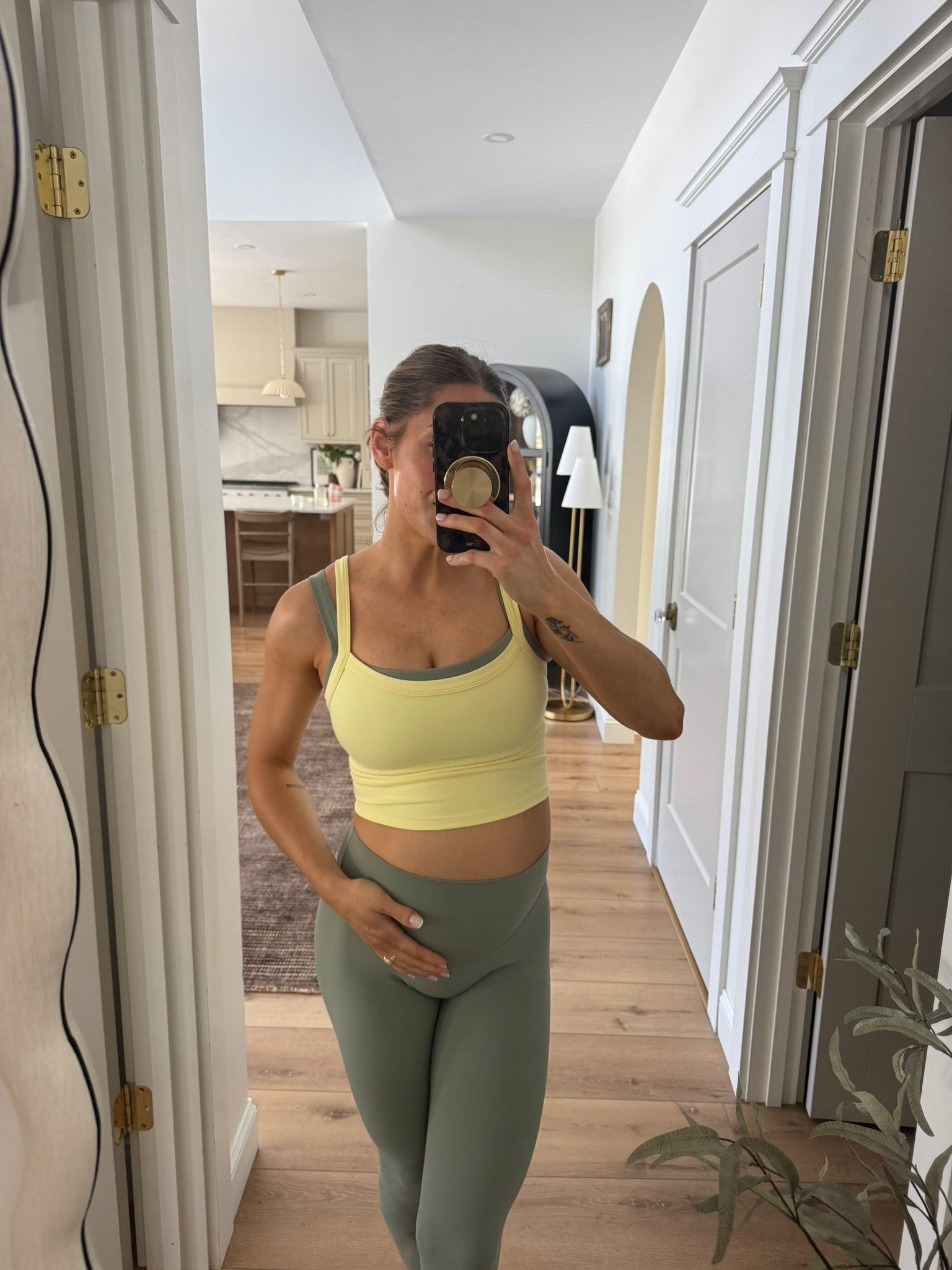 I am doing my absolute best trying to maintain my routine for my health during this pregnancy 😅 The hugcurve sets make it so much easier to get into the gym because they are so comfy! ✨

#amazon #hugcurve #workoutsets #gymwear #activewear #momlife #maternity

#LTKfitnessgoals #LTKActive #LTKselfcare