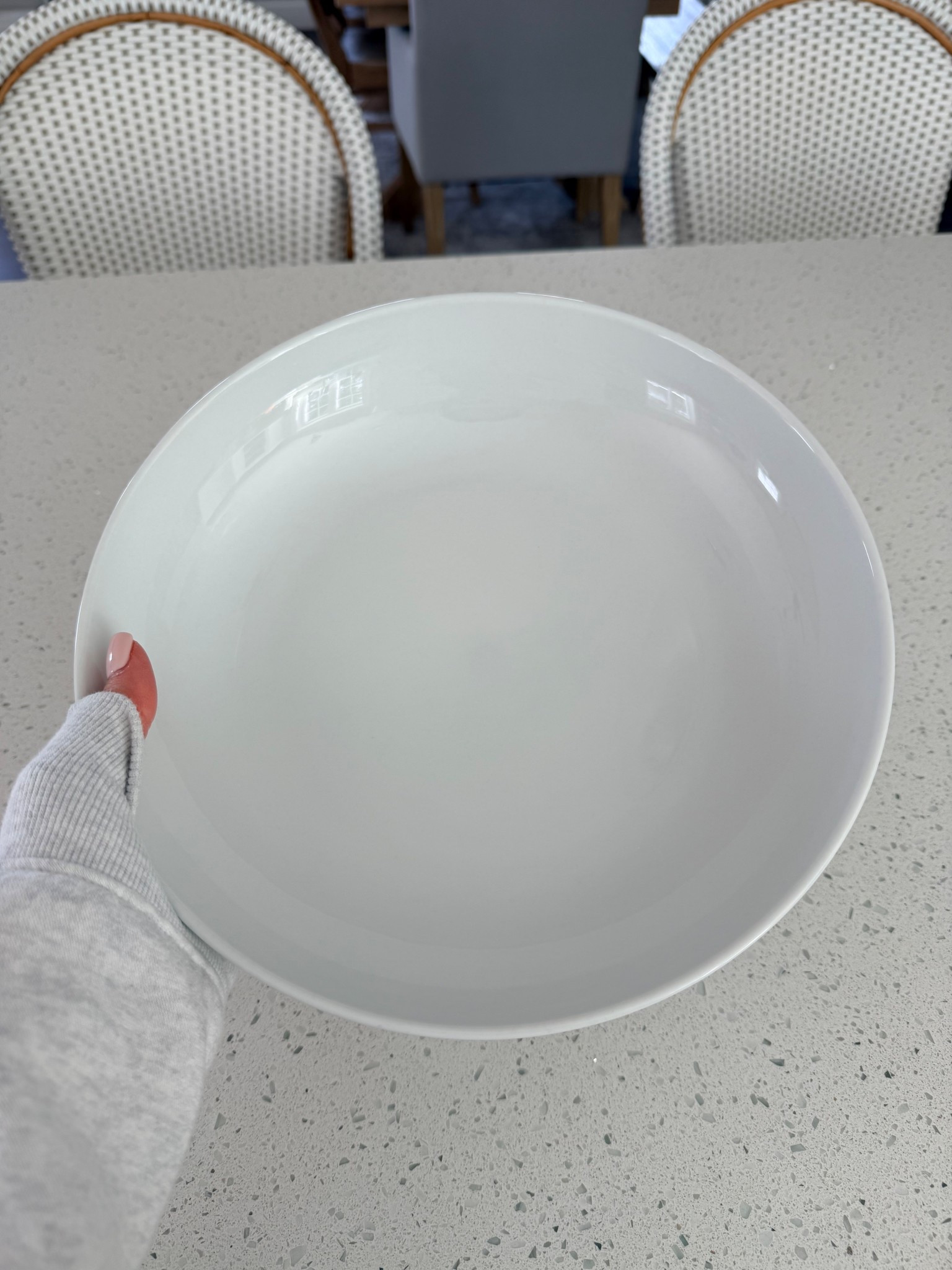 Serving bowl 
Salad bowl 
Serveware 