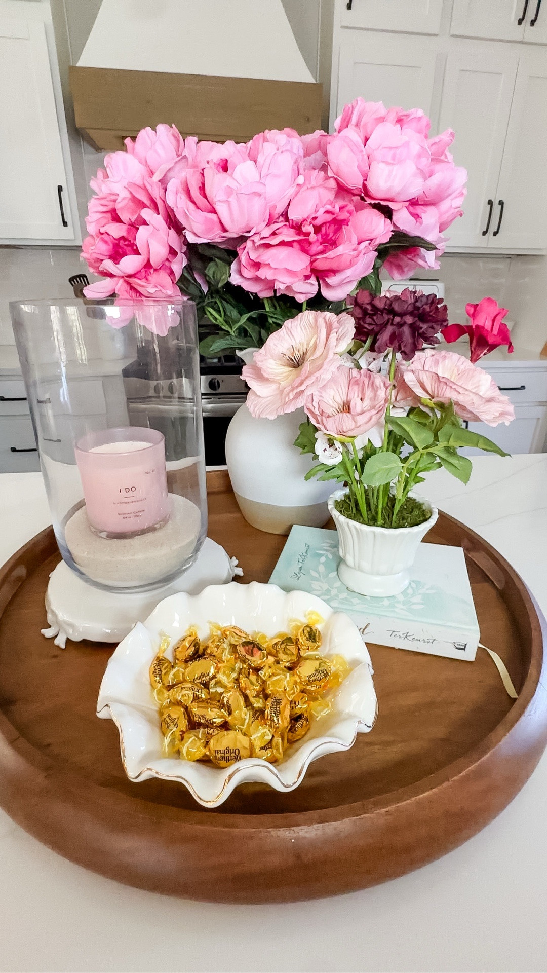 POV: it’s finally February and the house turns pink 🌸

Valentine’s decor forever has my heart 🩷

#valentinesdaydecor #kitchendecor #homedecor #decoratingideas #aesthetic  

#LTKValentine #LTKdayinmylife #LTKHome