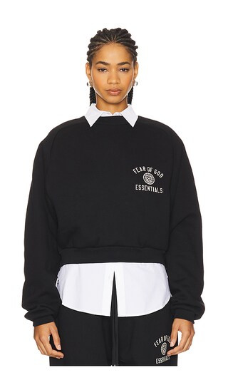 Cropped Crewneck Sweatshirt in Black | Revolve Clothing (Global)