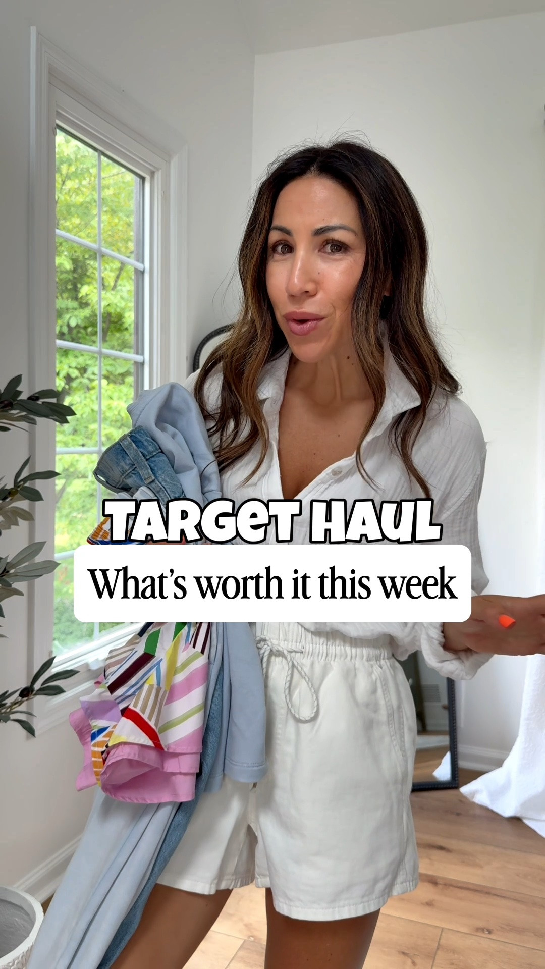 And this is what self control looks like at Target🤪Smaller Target haul but there’s some absolute gems in here. 

Barrel jeans 2 short. Joggers XS. Tops small. Shoes TTS. Printed shorts Xs. White shorts, small. Jewelry code HOUSEOFOEO30 or HOUSEOFLEO20. 

Target style. Target fashion. Short sleeve sweatshirt

#LTKOver40 #LTKPetite