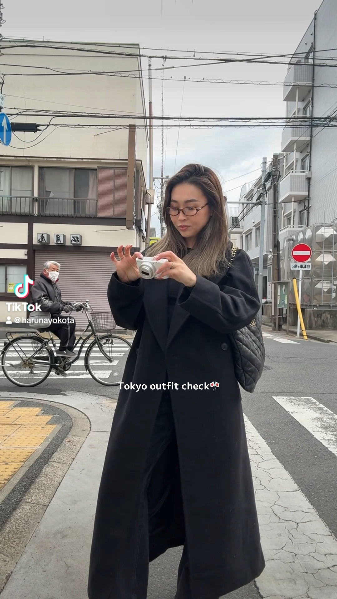 My coat is sold out but I link similar ones🖤

#LTKSaleAlert #LTKFindsUnder50 #LTKFindsUnder100