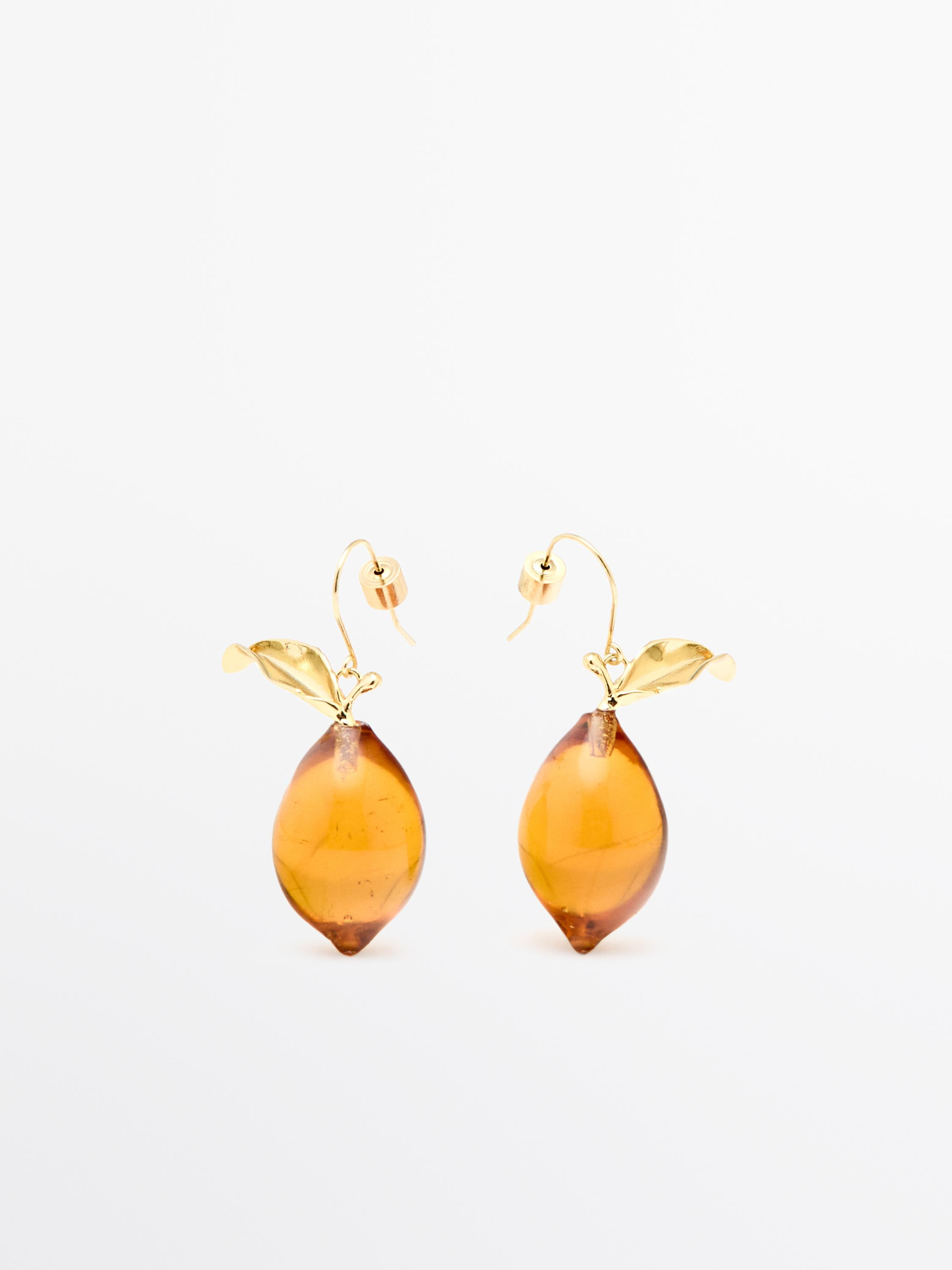 AUSSEHEN ANSEHEN
Mini-Ohrringe Zitrone Glas

 50 €  Farbe:  Goldfarben  Hinzufügen | Massimo Dutti DE