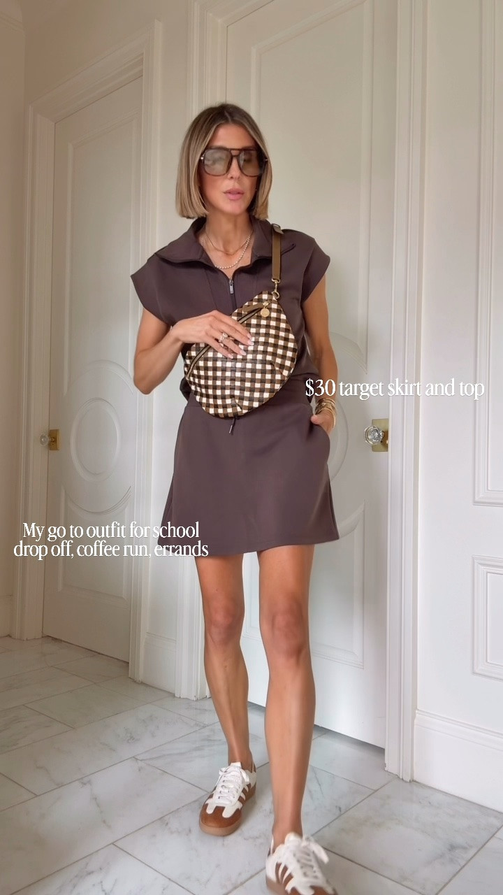The perfect back to school outfit. Perfect for drop off, coffee run, sideline Saturday. 4 colors available 

I'm 5'7 wearing size smalls.