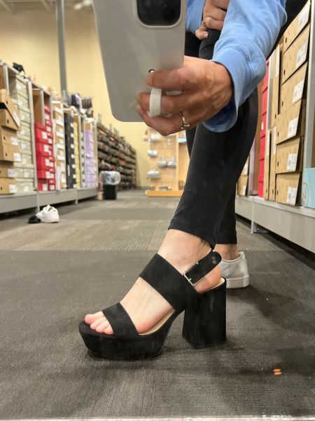 These heels are SO comfortable! 20% off with code HOTSANDALS

DSW, black heels

#LTKshoecrush #LTKsalealert #LTKFind
