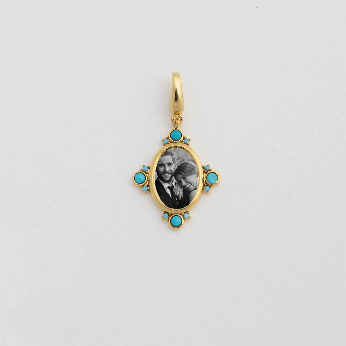 Jean Turquoise Oval Portrait Pendant – Custom Photo Charm | Raiz