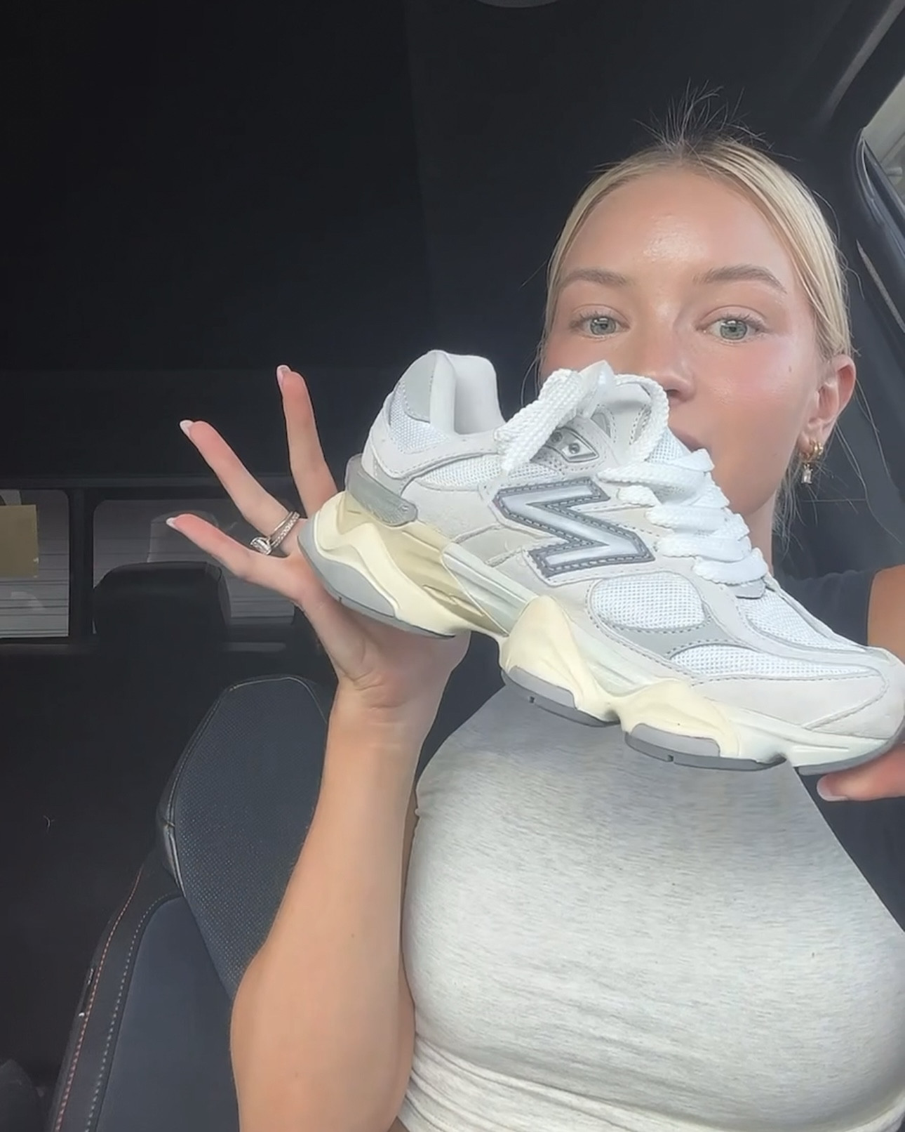 new balance 9060 LOOK ALIKE
#dhgate #dh8 #yellowapp #shoedupes