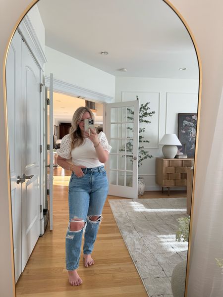 Outfit of the day wearing my new favorite jeans, and top! Jeans are on sale and top comes in other colors too. 

Jeans, top, outfit, mirror, outfits, summer outfit, jeans outfit, h&m outfit, aerie, mom jeans, 

#LTKStyleTip #LTKMidsize
