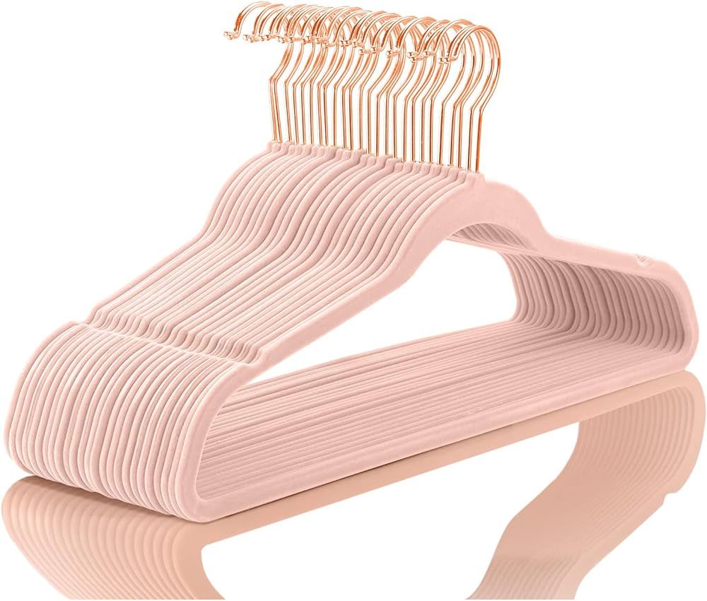 MIZGI Premium Velvet Hangers (30 Pack) Heavyduty - Non Slip Felt Hangers - Blush Pink - Rose Gold... | Amazon (US)
