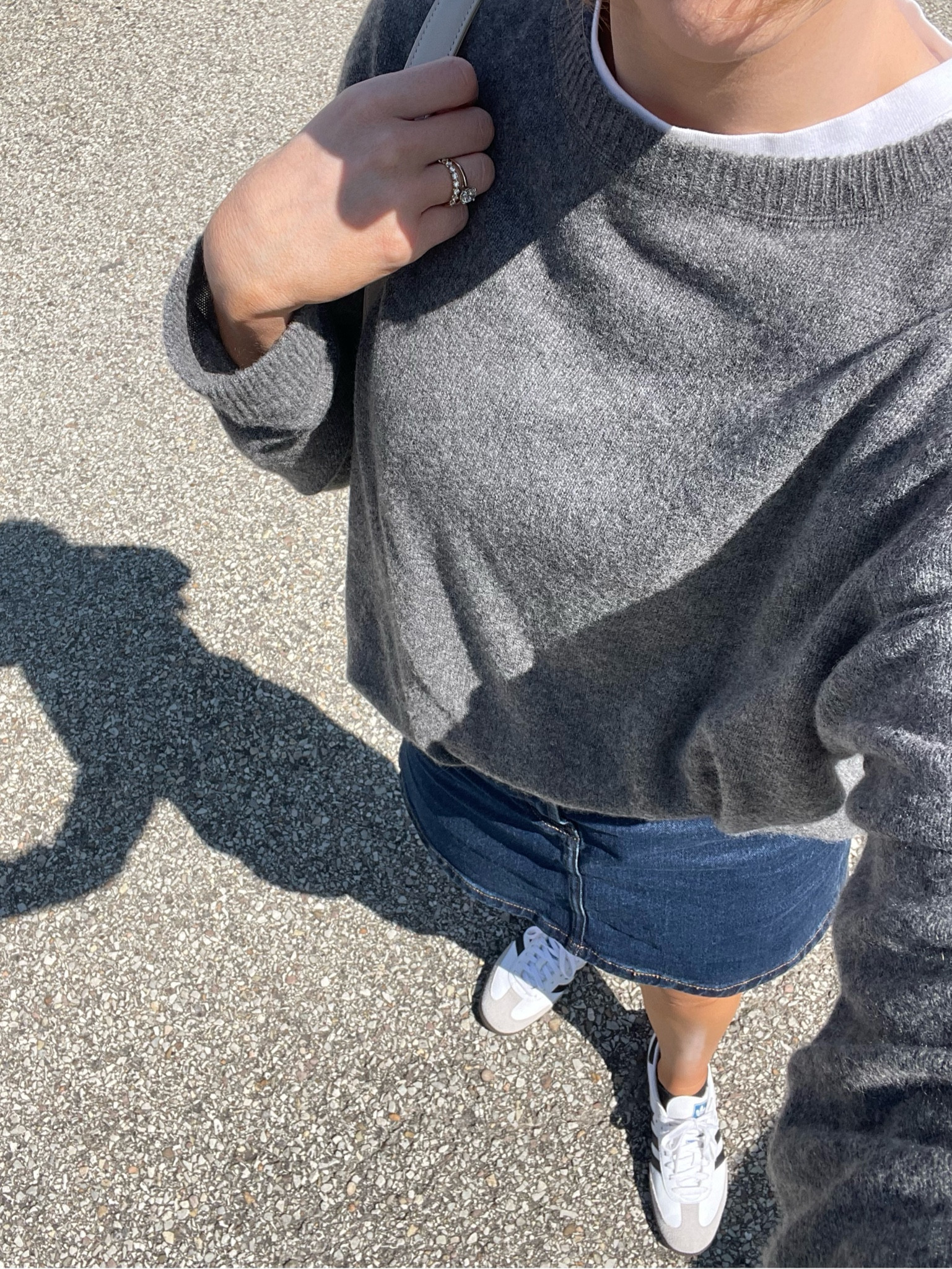 Transitional fall outfit! I love wearing a sweater with a skirt during the days when it’s cool in the mornings and warms up in the afternoon. 

Sweater size small, skirt size 26 shoes TTS