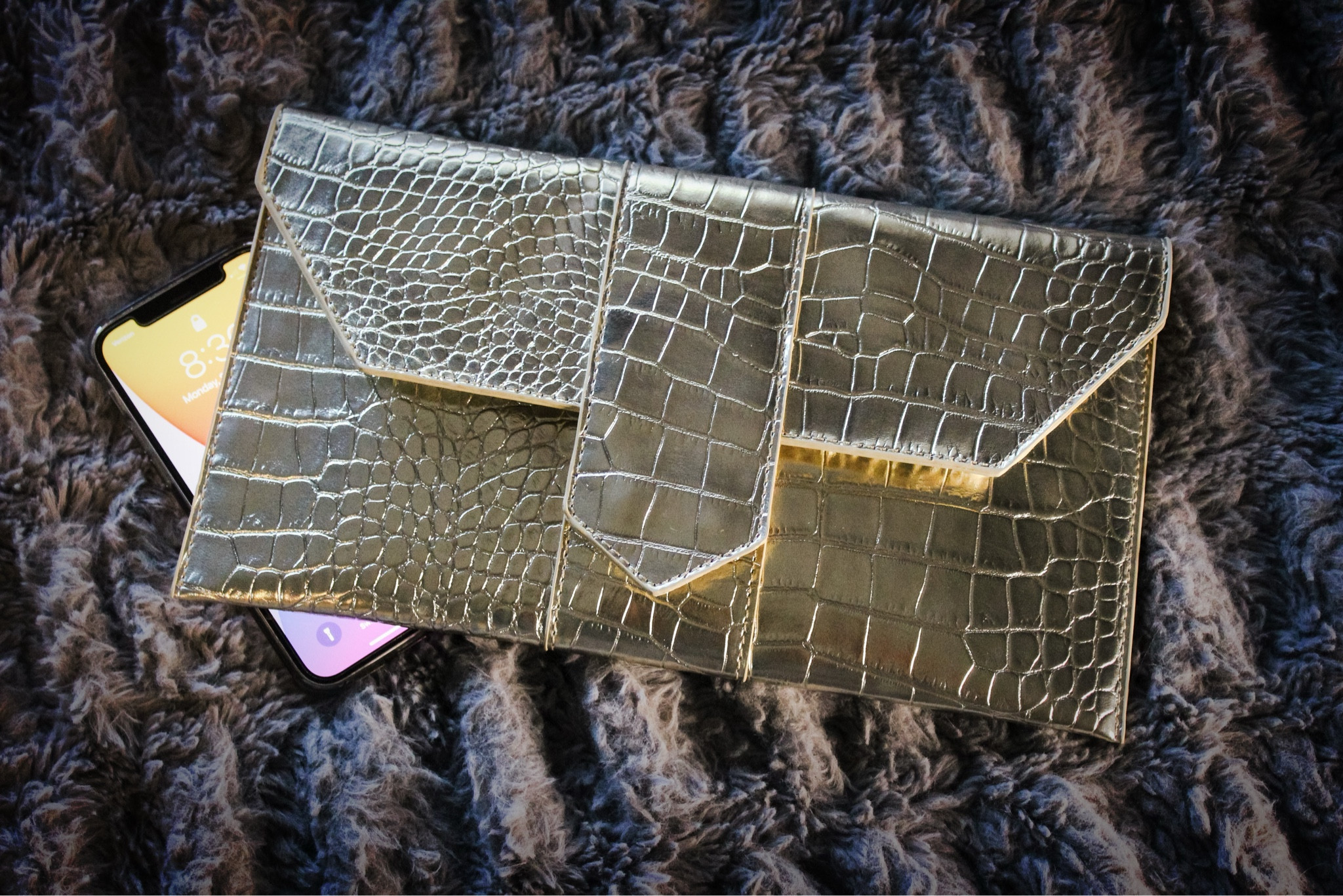 Yes to metallic bags for Fall! 🖤

#LTKSeasonal #LTKitbag #LTKstyletip