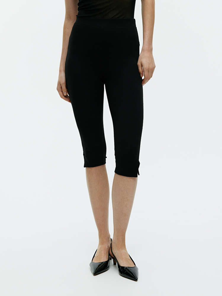 Gerippte Capri-Leggings - Schwarz - Trousers - ARKET DE | ARKET (EU)