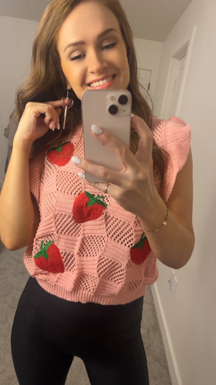Sleeveless Strawberry Knit Sweater
🤍
Fits true to size, I’m wearing a small.
Valentine’s Day outfit 

#LTKstyletip #LTKMostLoved

#LTKGiftGuide