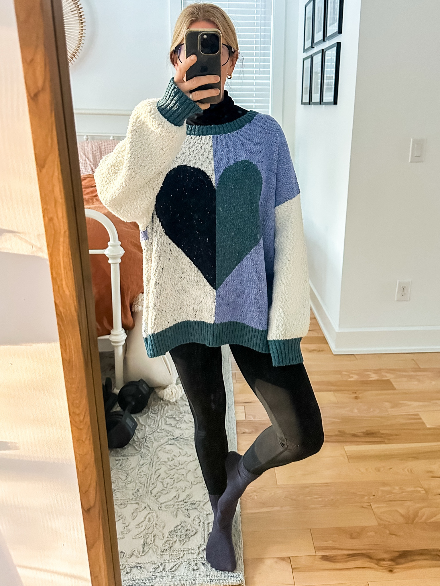 Weekend cozy in @freepeople 🖤
Linked similar 