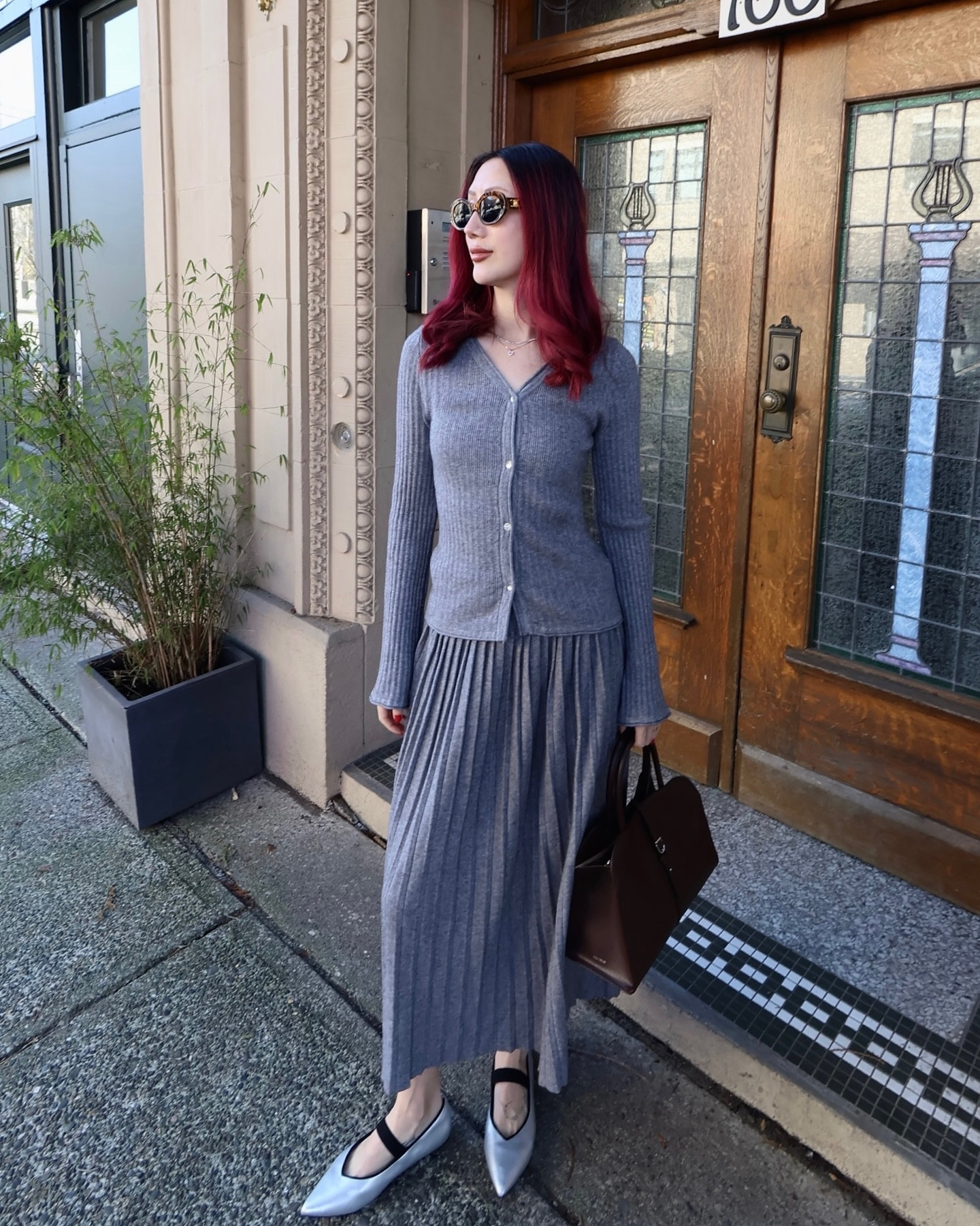 Impatiently waiting for spring to arrive 🌚🌼
.
Set @chicwish #chicwishstyle 
.
Bag @monorow.official @wconcept #wmuse #wconcept 
.
.
Ballet flats outfit, gray outfit ideas, gray outfit inspo, minimal street style, classy street style, modeblogger, matching set outfit, modest fashion inspo, modest style, modest outfit ideas