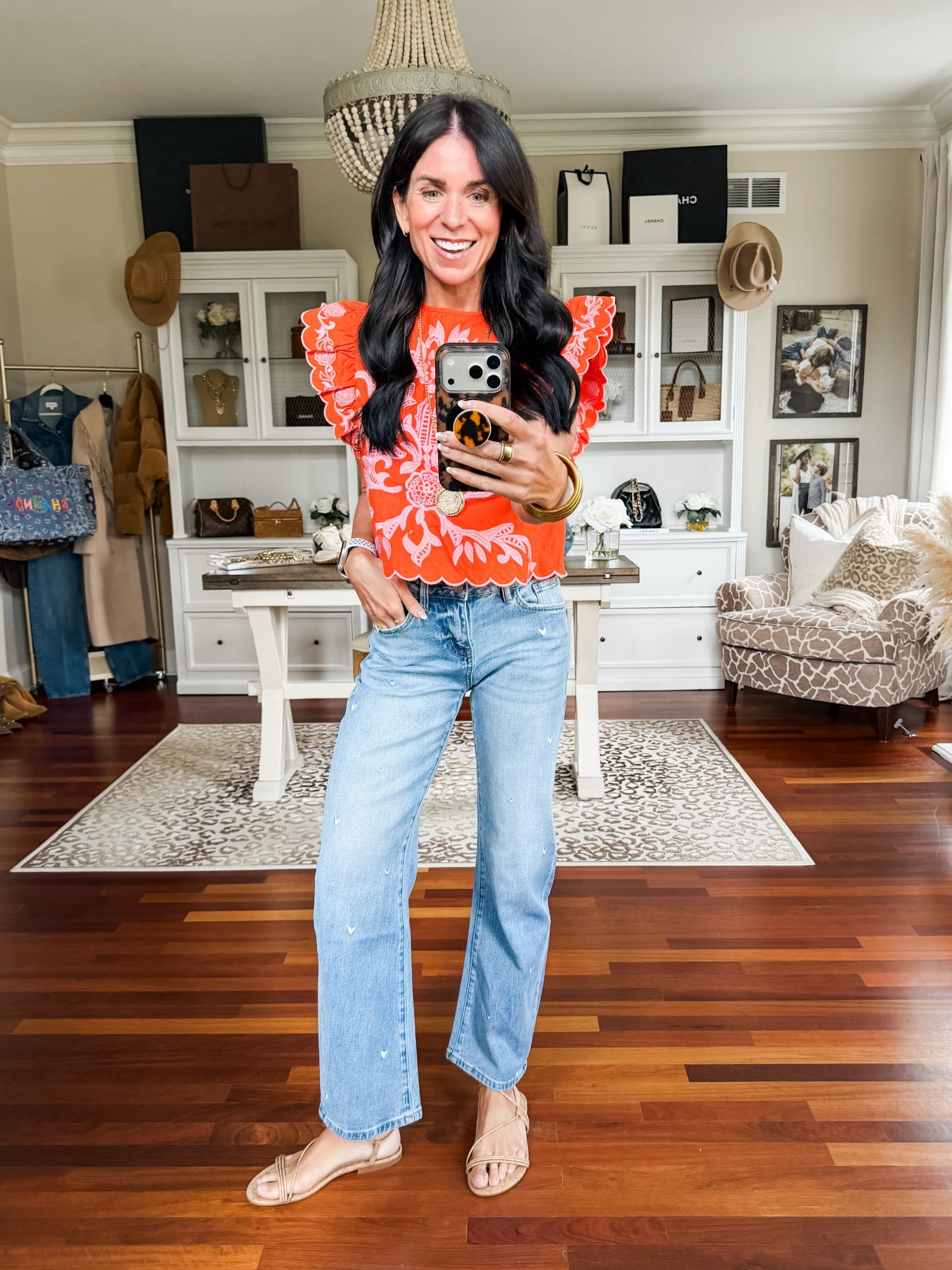 Such a cute top and jeans for spring 
@shopavara 

#LTKSeasonal #LTKootd #LTKOver40